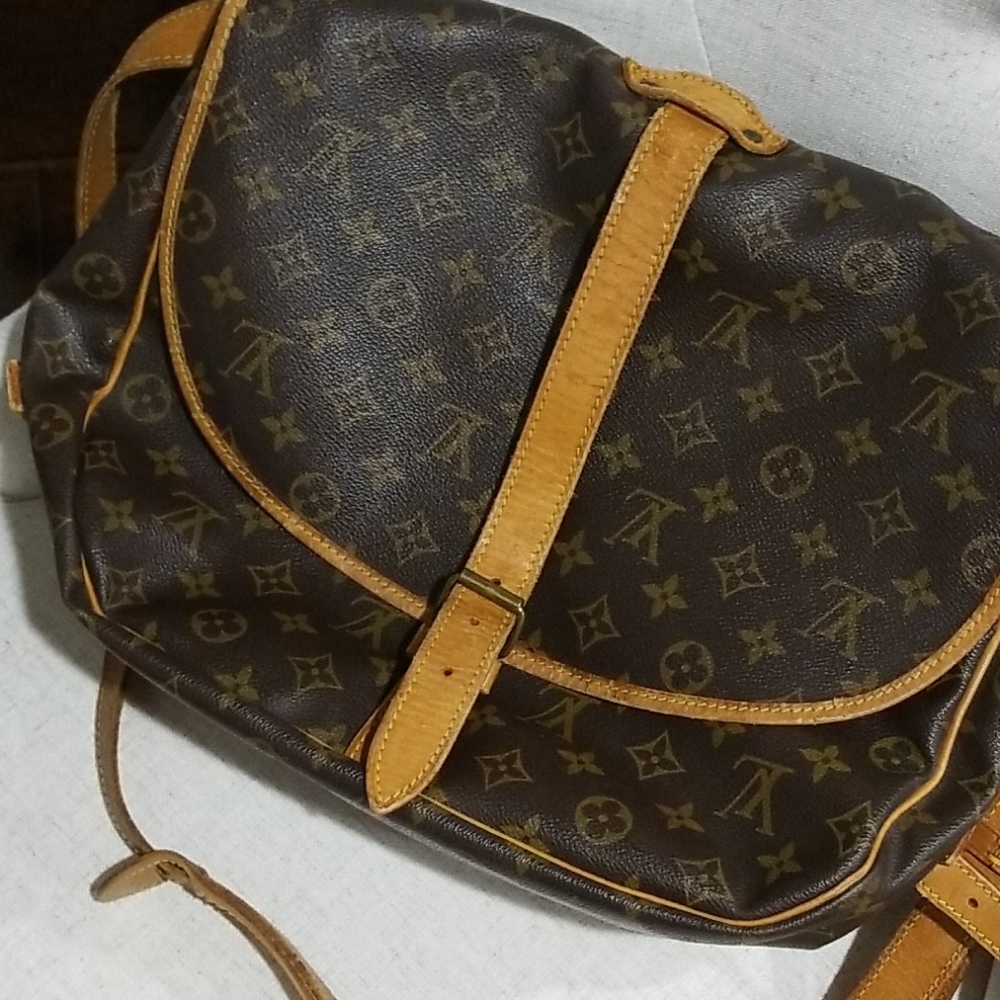 Louis Vuitton Samur 30